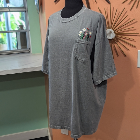 Comfort Colors 3XL Embroidered Pocket T-shirt Flowers Boxy Laid Back Floral - Picture 1 of 9